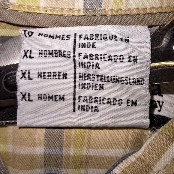 A Columbia men's short sleeve button-down shirt in a size XL. - Picture 8 of 9